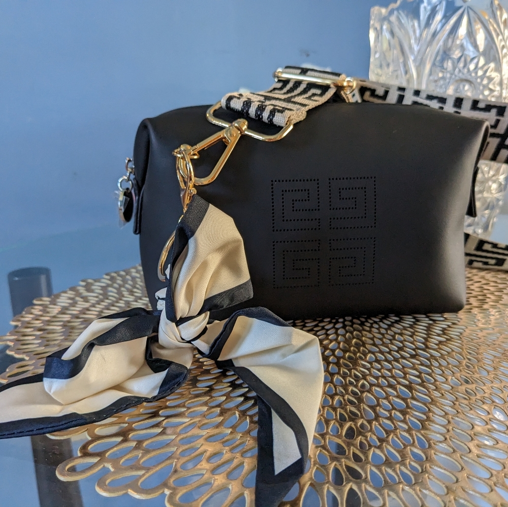 Givenchy - Picture 12 of 13